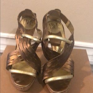 Dvf corck screw being